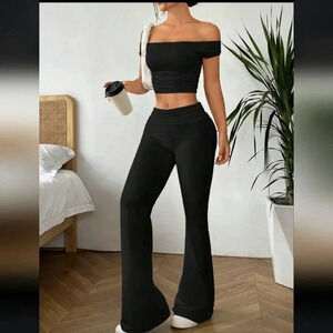 2 Peace Set/ Solid Color Off Shoulder Short Sleeve Wrinkled Cropped Slim Fit Top